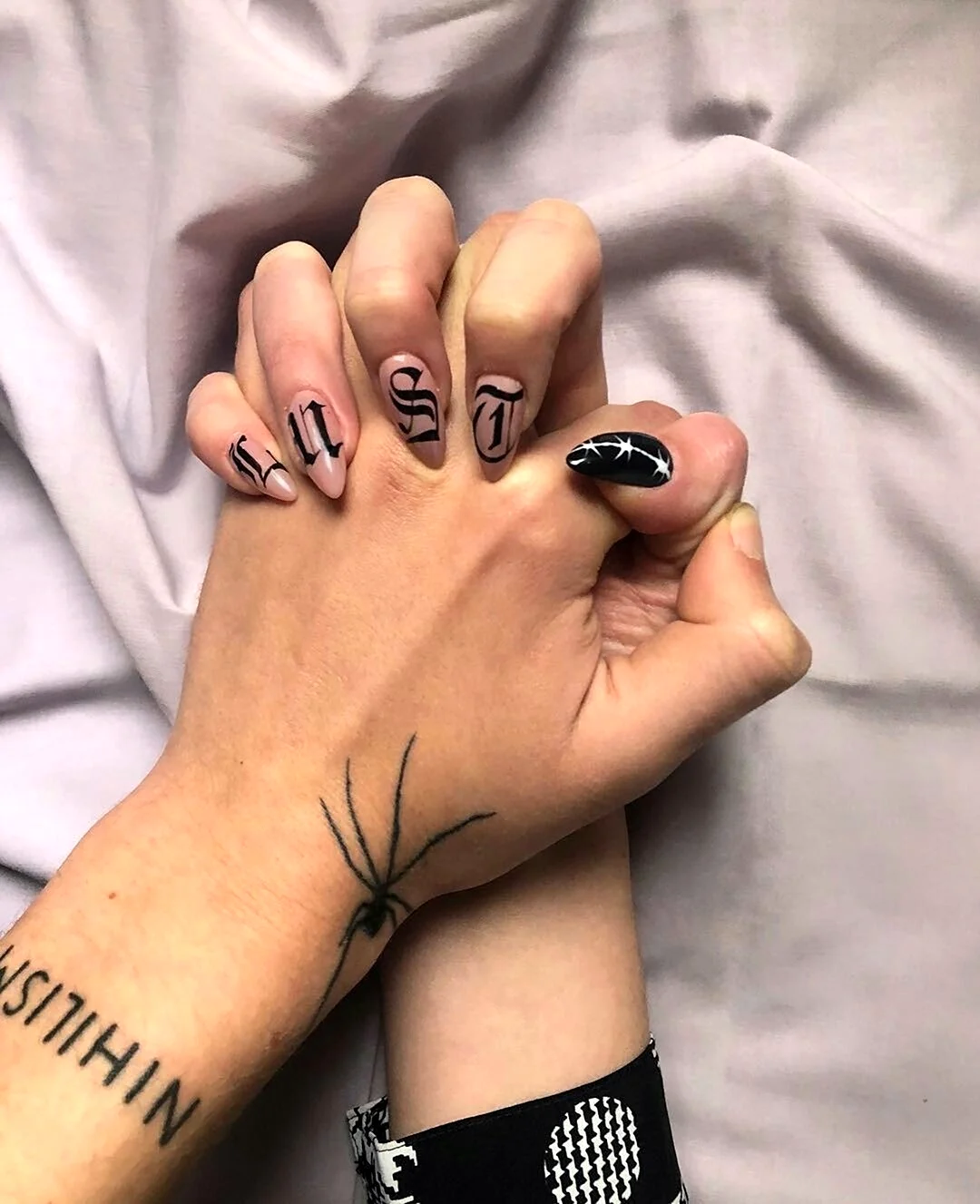 Татуированные ногти