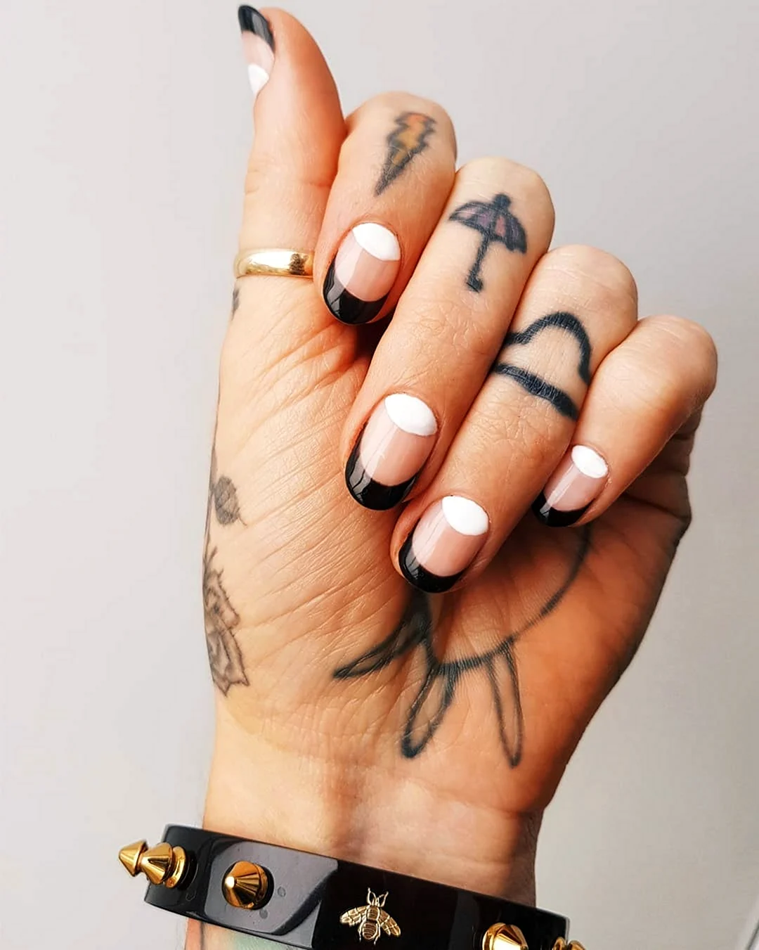 Татуированные ногти