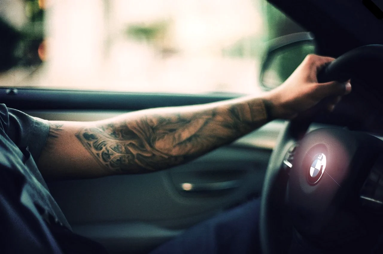 Татуированные в машине