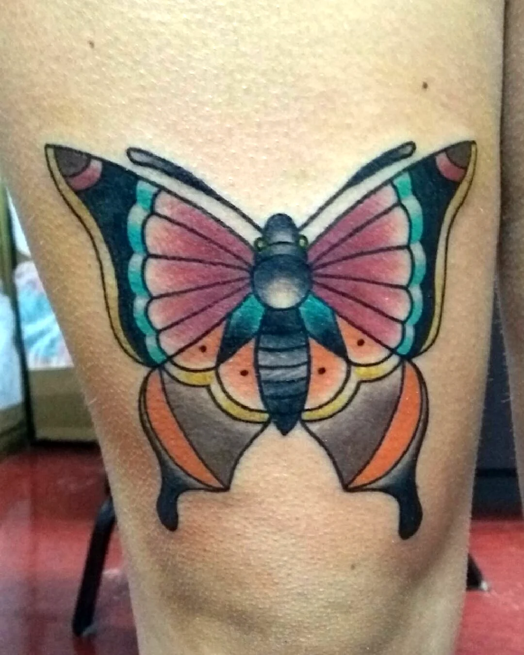 Татуировка две бабочки и Стрекоза