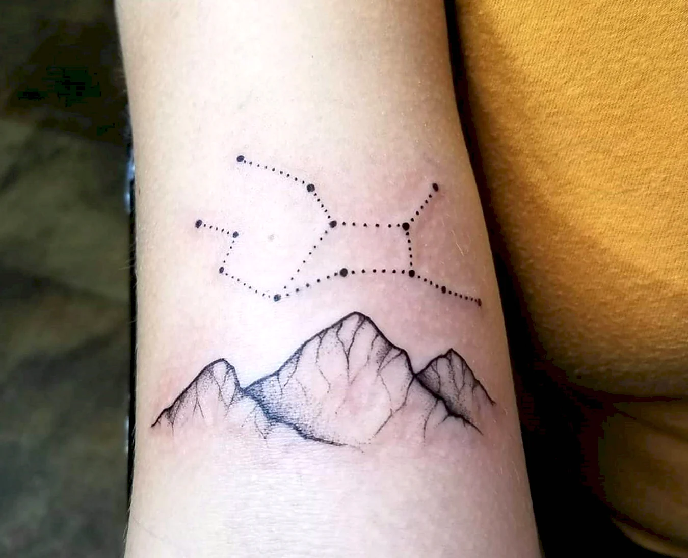 Татуировка гора и стрела