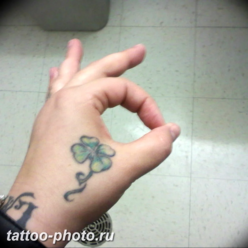 Татуировка Клевер на руке