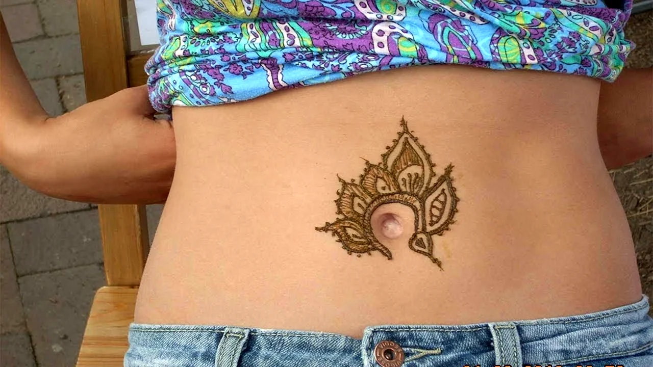 Татуировка на пупке для девушек
