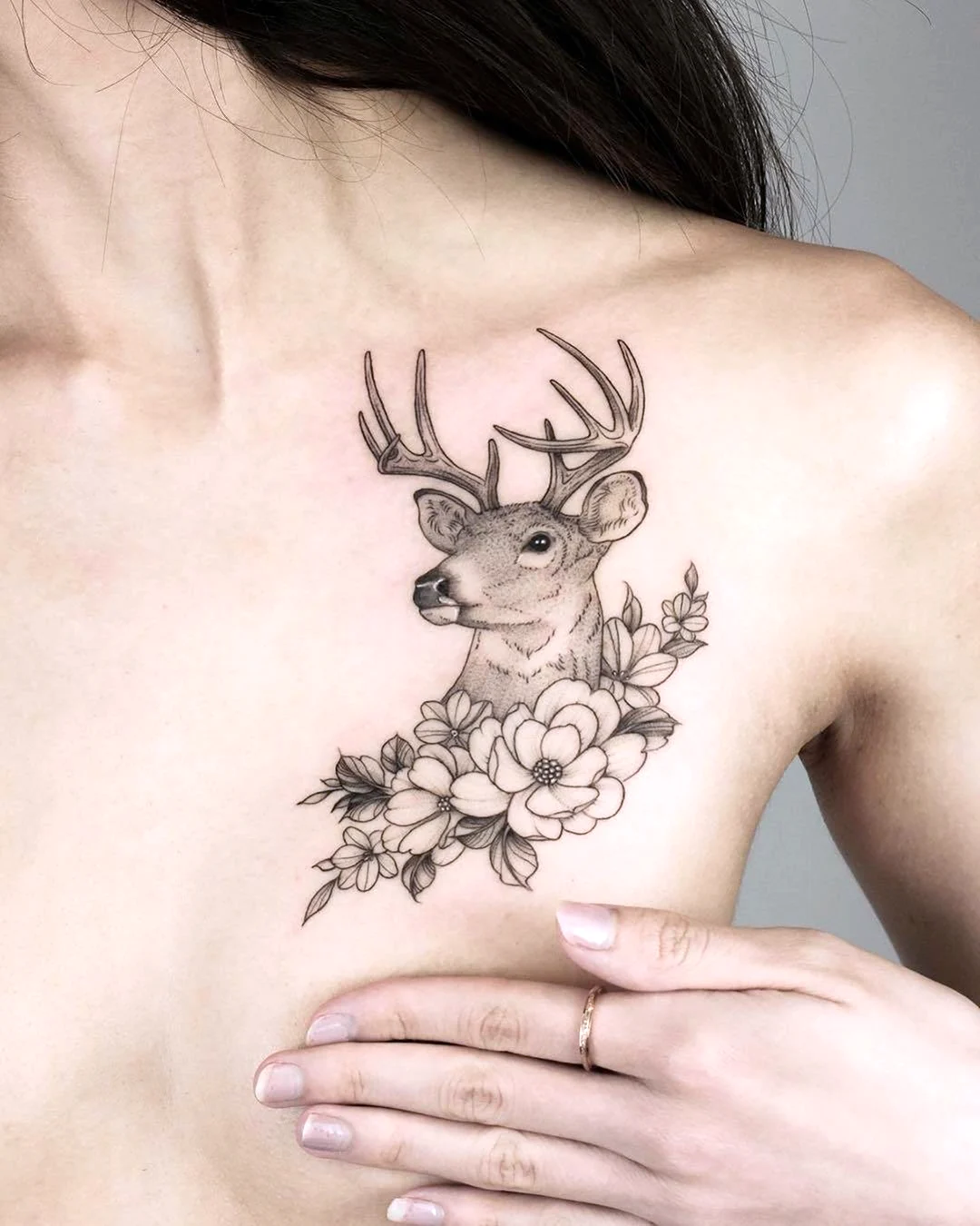 Татуировка олень для девушки
