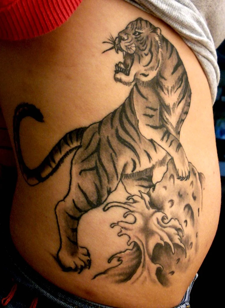 Татуировка тигра женская