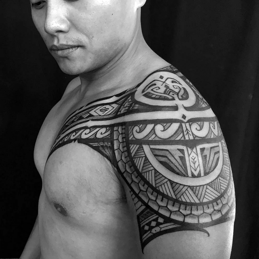 Татуировки мужские на плече