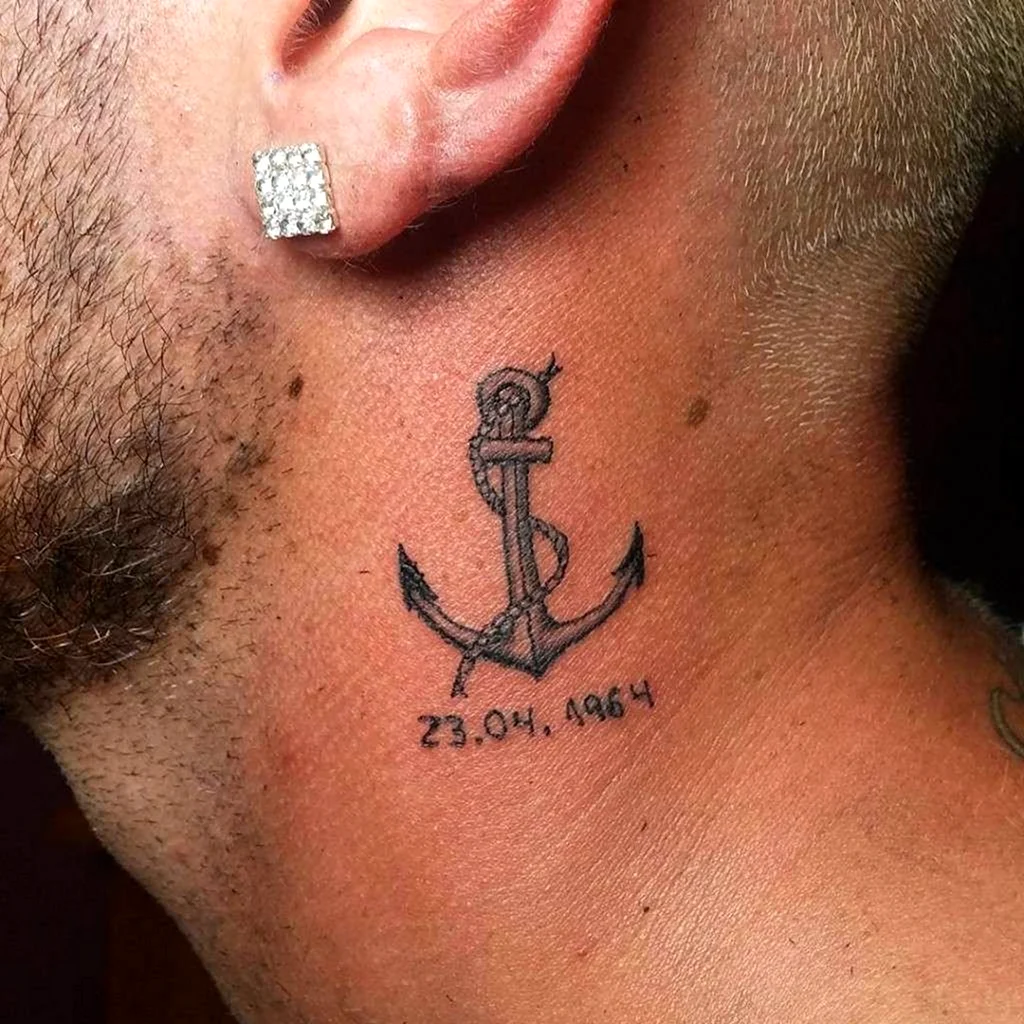Татуировки мужские на шее маленькие