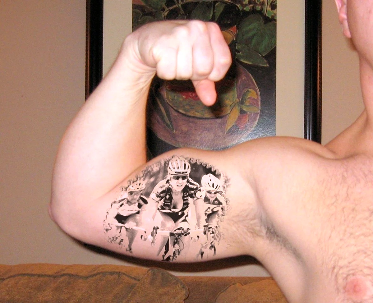 Татуировки на бицепсе мужские