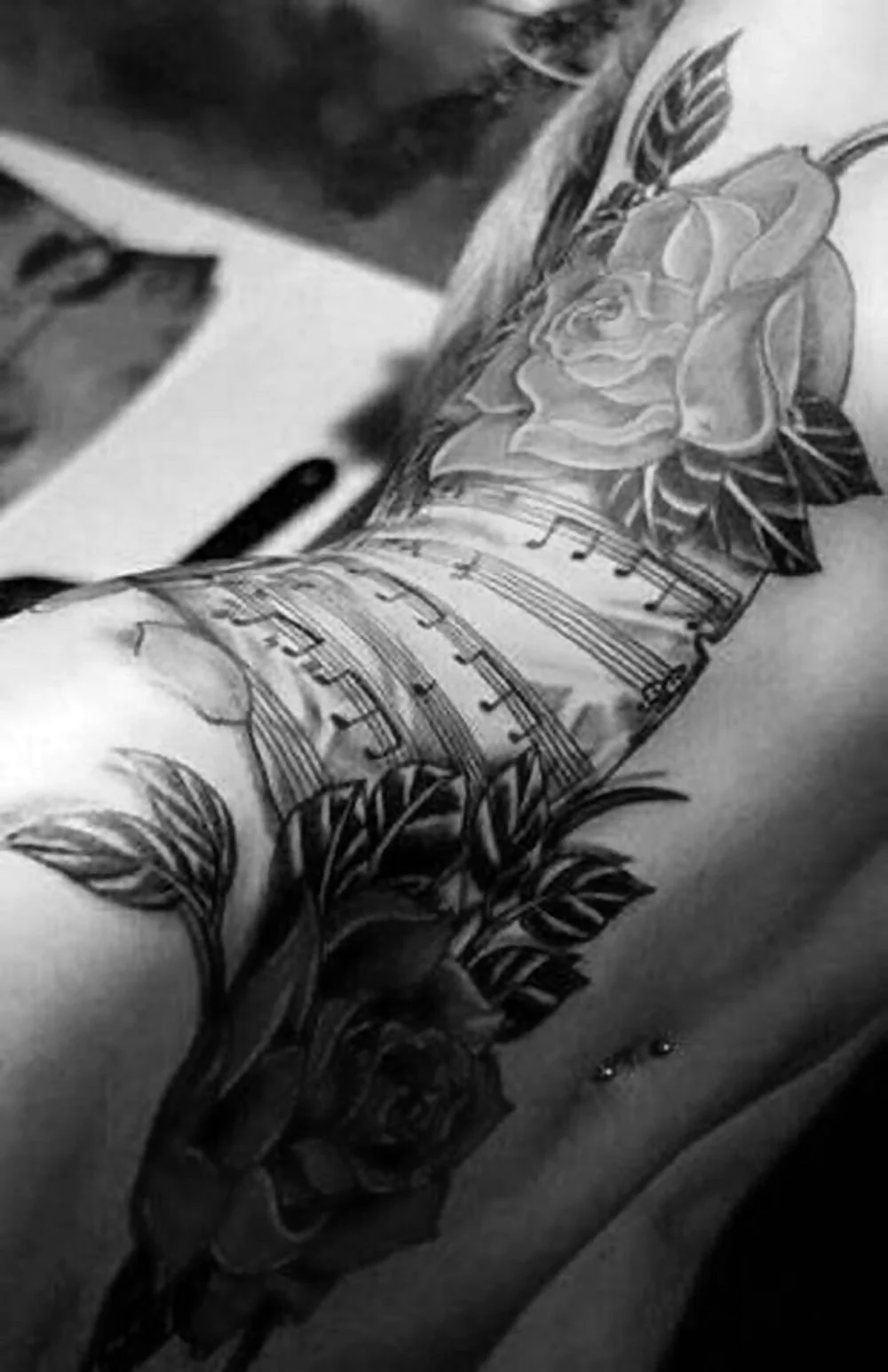 Татуировки на боку женские