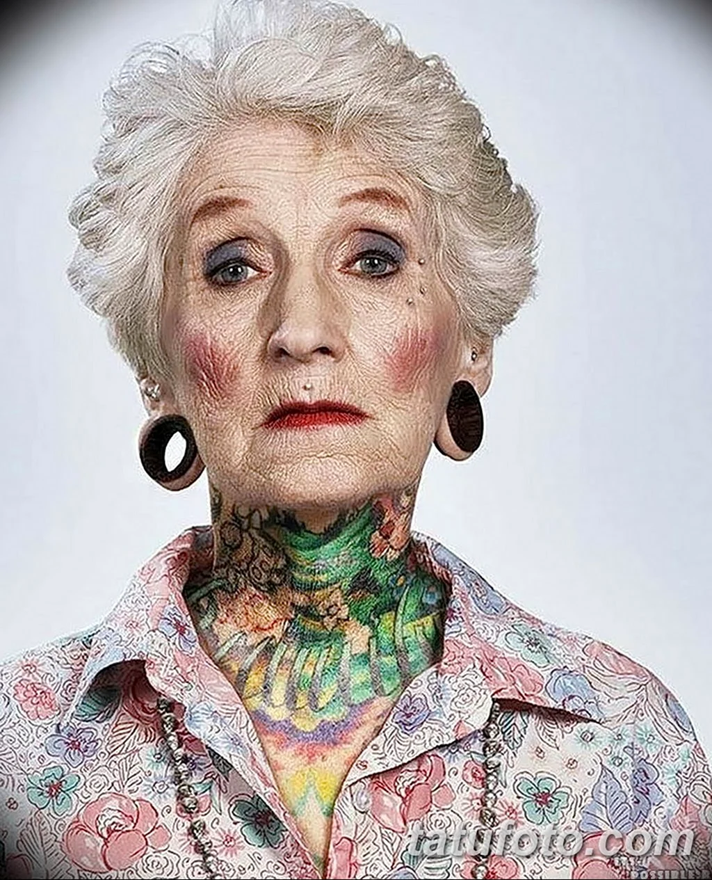 Татуировки на старых женщинах