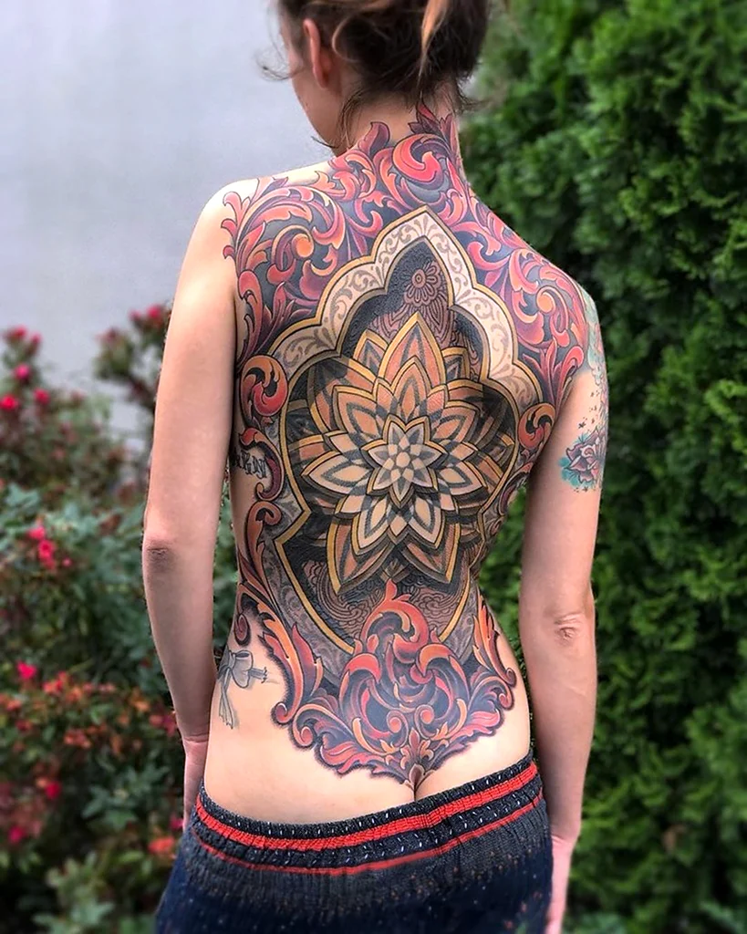 Татуировки на всю спину женские