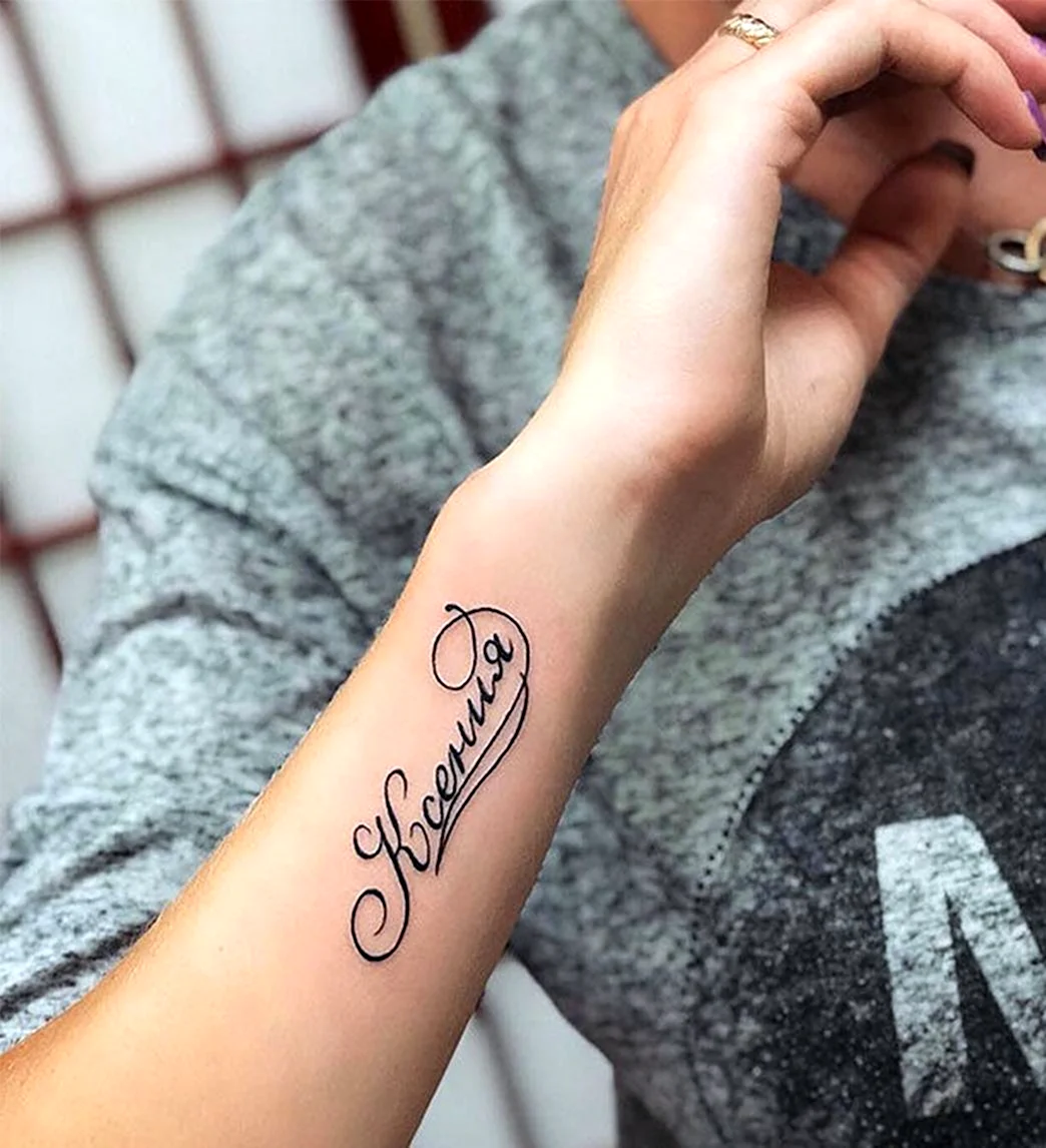 Татуировки с именами детей на руке