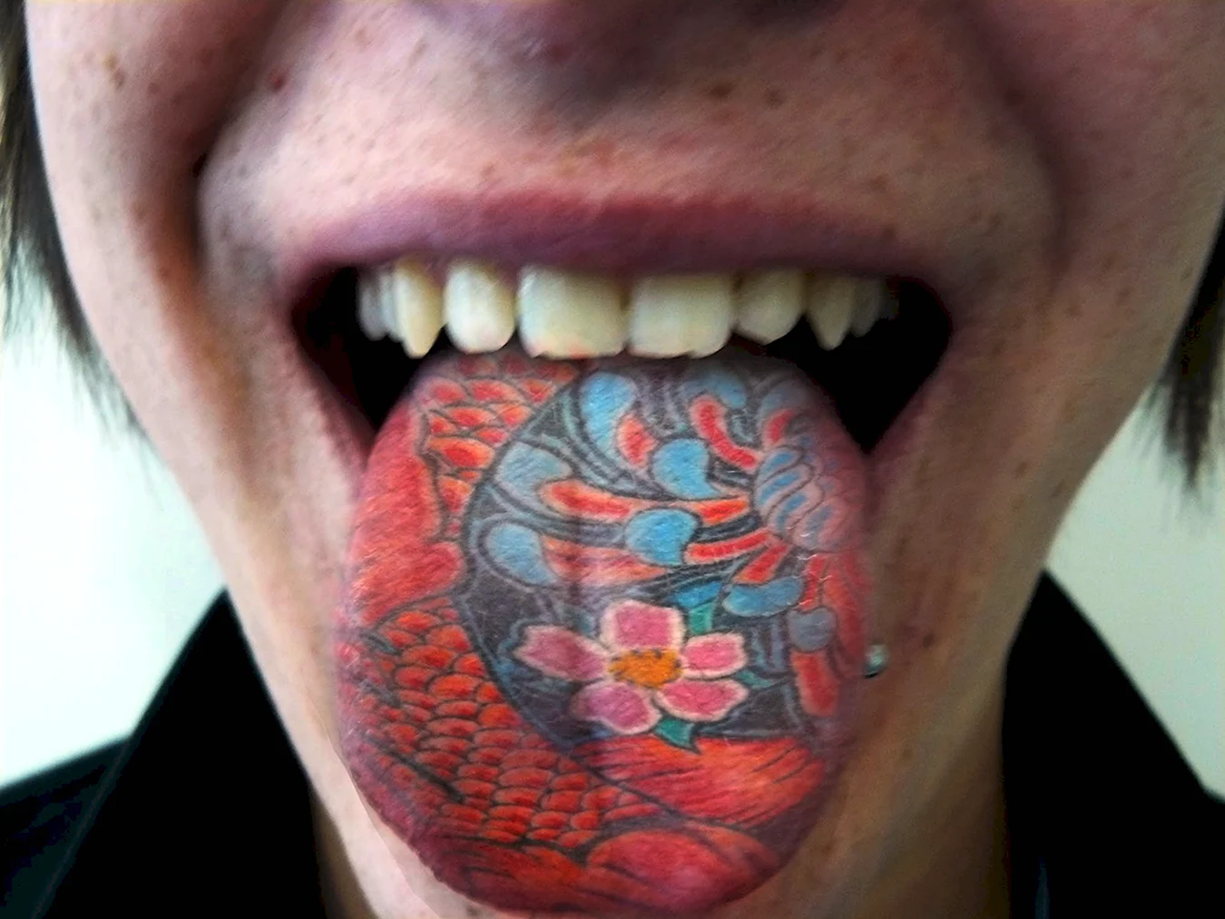 Татуировки в необычных местах
