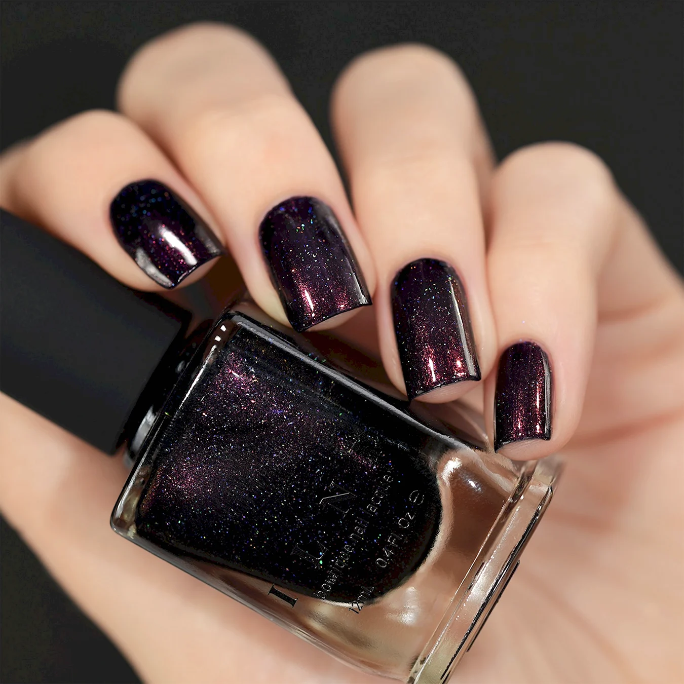 Темно фиолетовый лак для ногтей