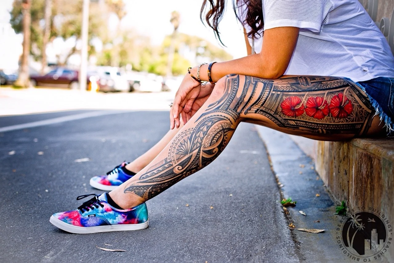 Цветные тату на ноге