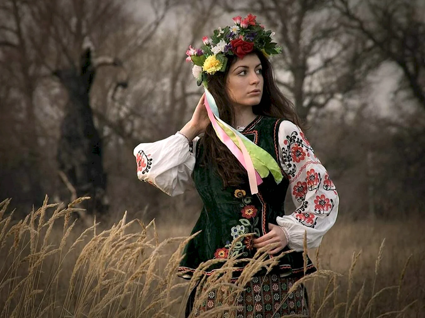 Украинская девушка в национальном костюме
