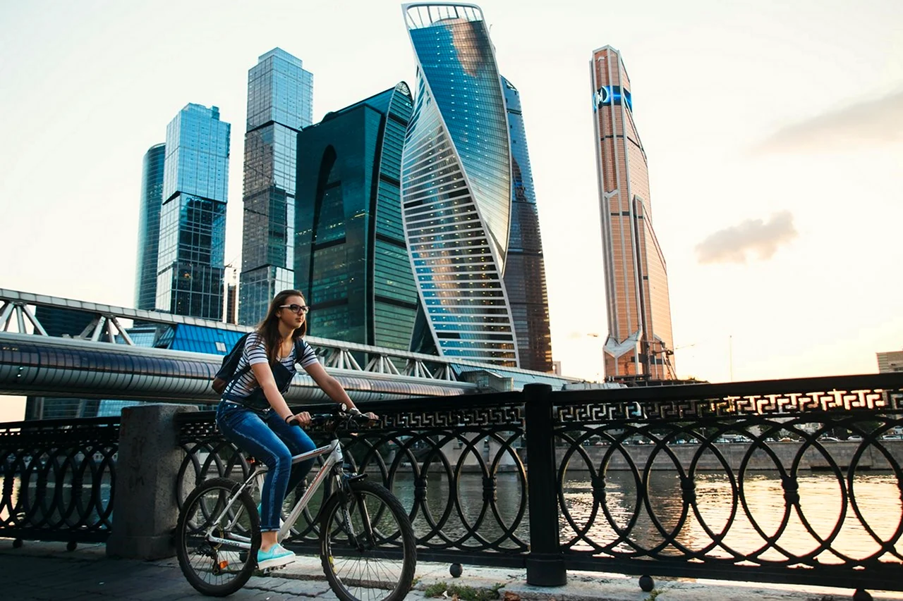 Велосипедист Москва Сити