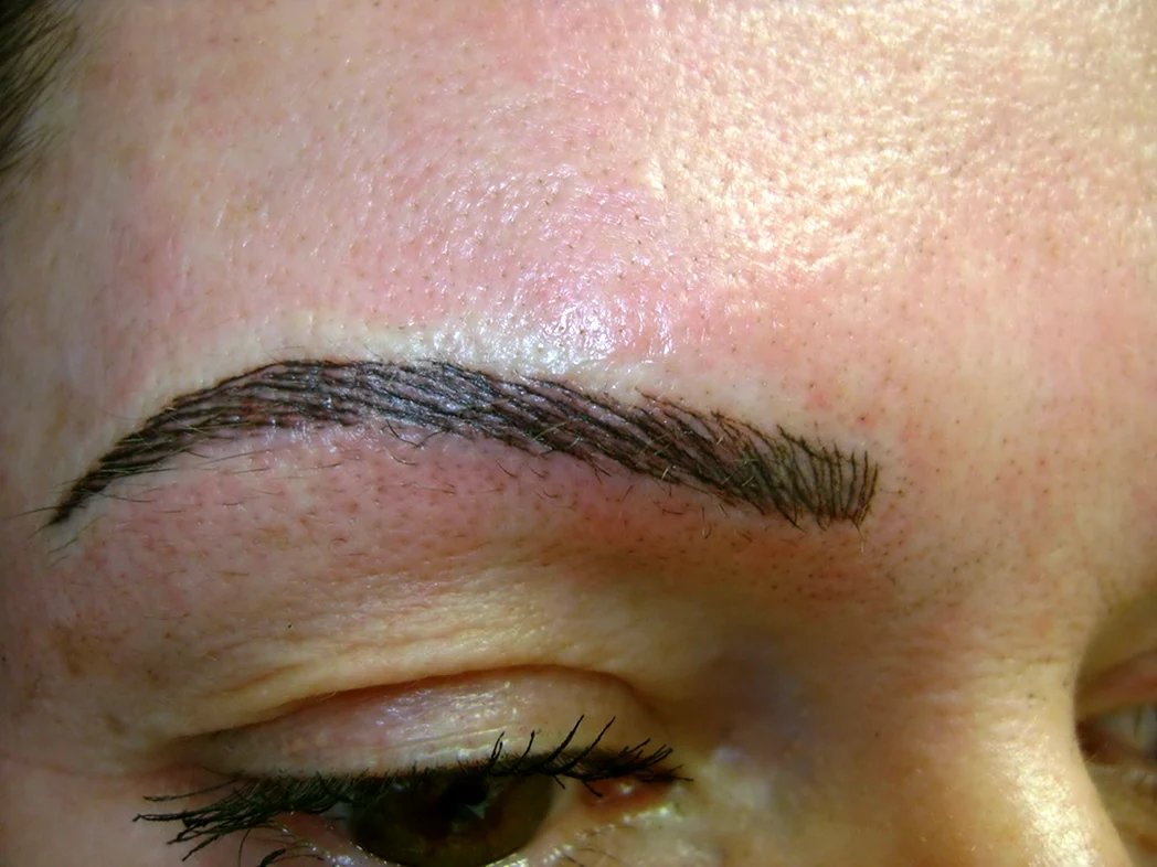 Волосковая техника бровей перманентного макияжа