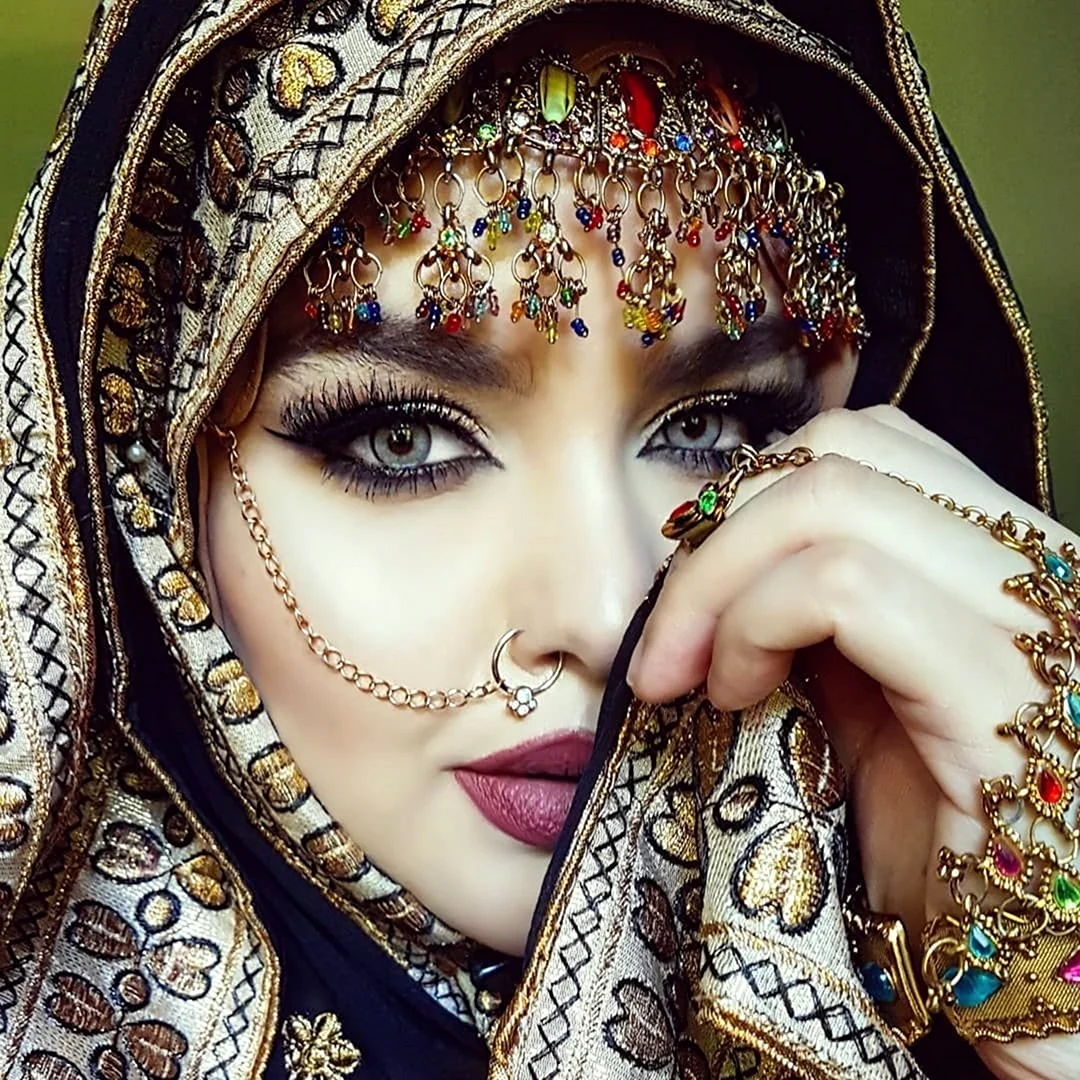 Восточный макияж в хиджабе