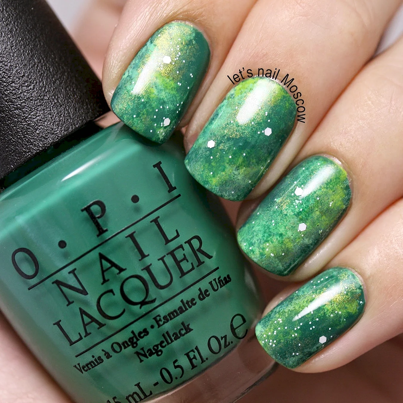 Зеленые новогодние ногти