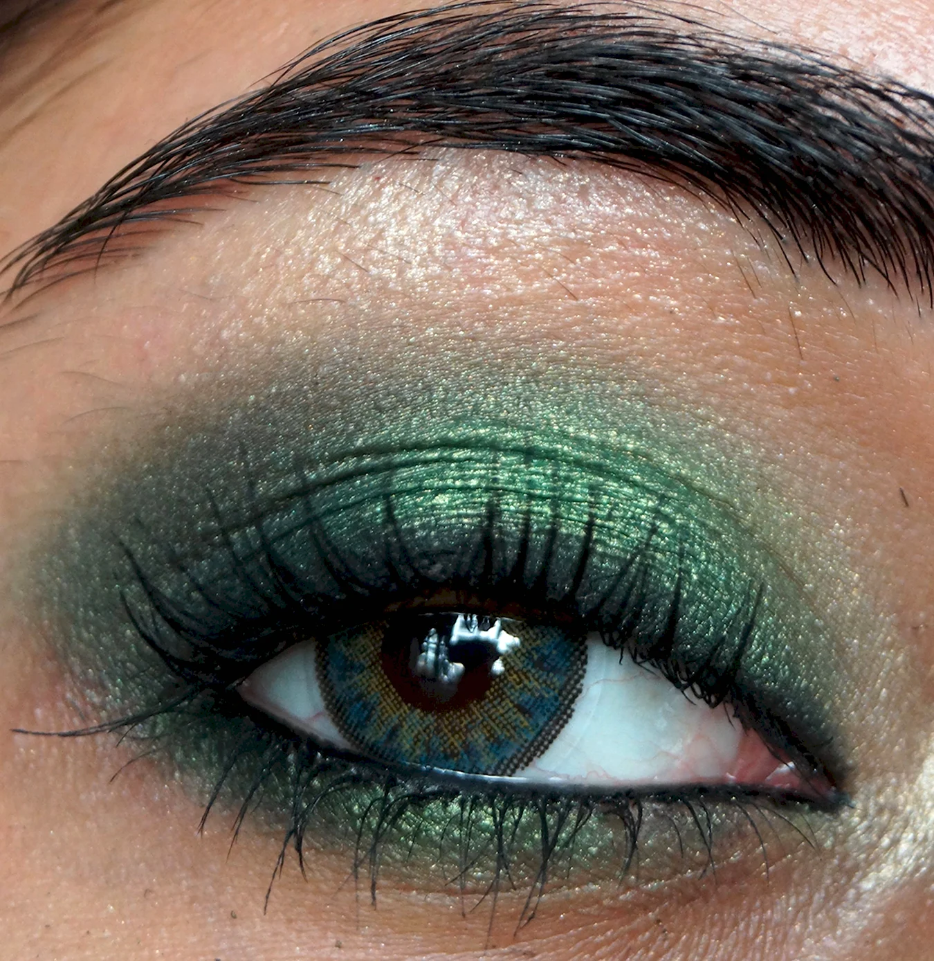 Зелёный макияж глаз для карих глаз