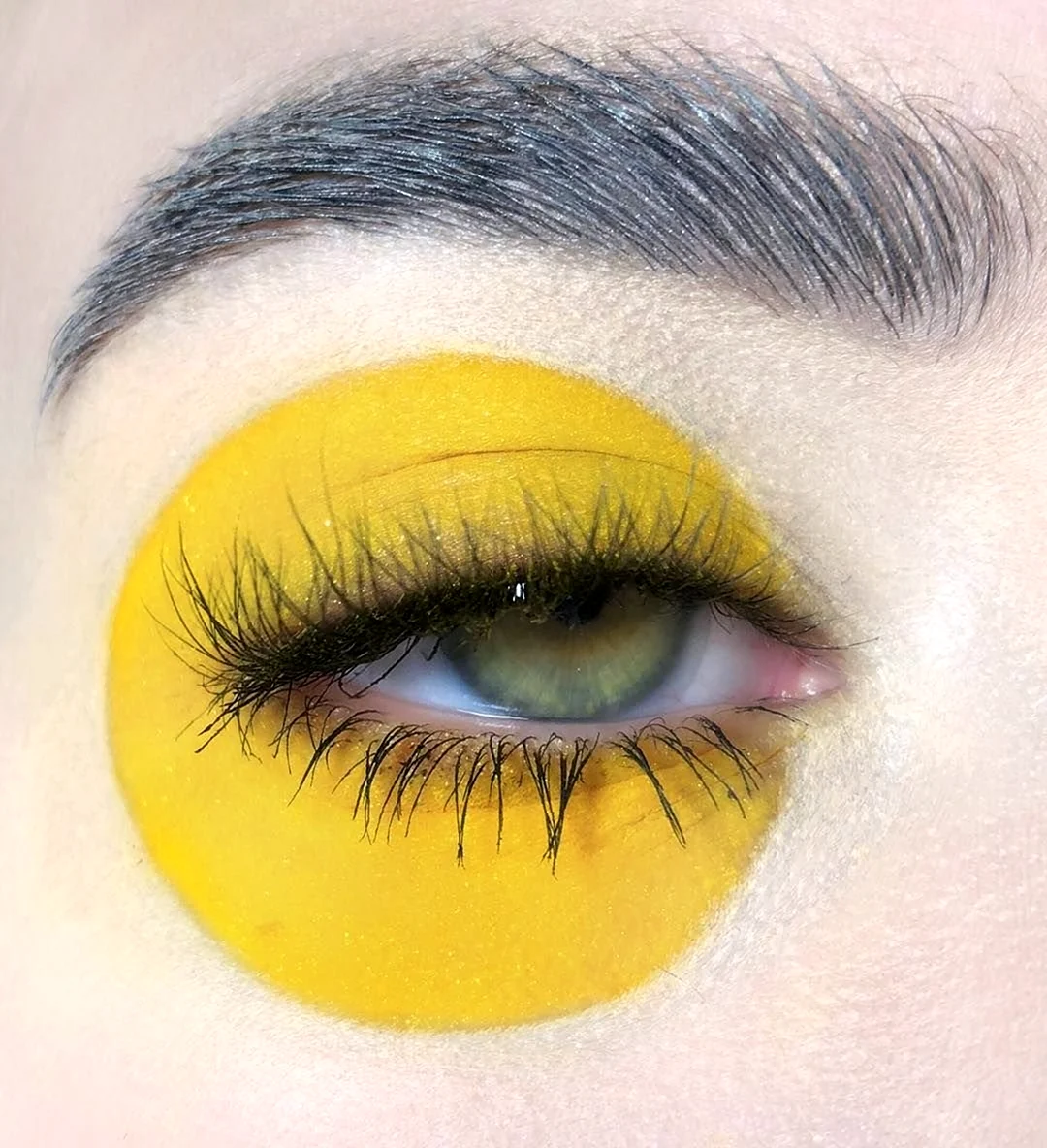 Желтый макияж