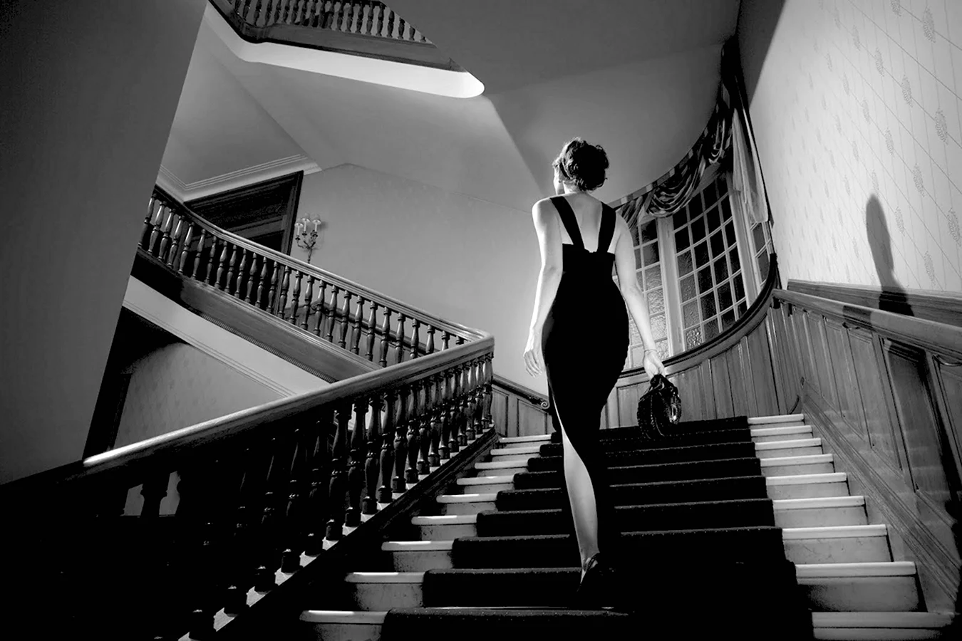Женщина на лестнице