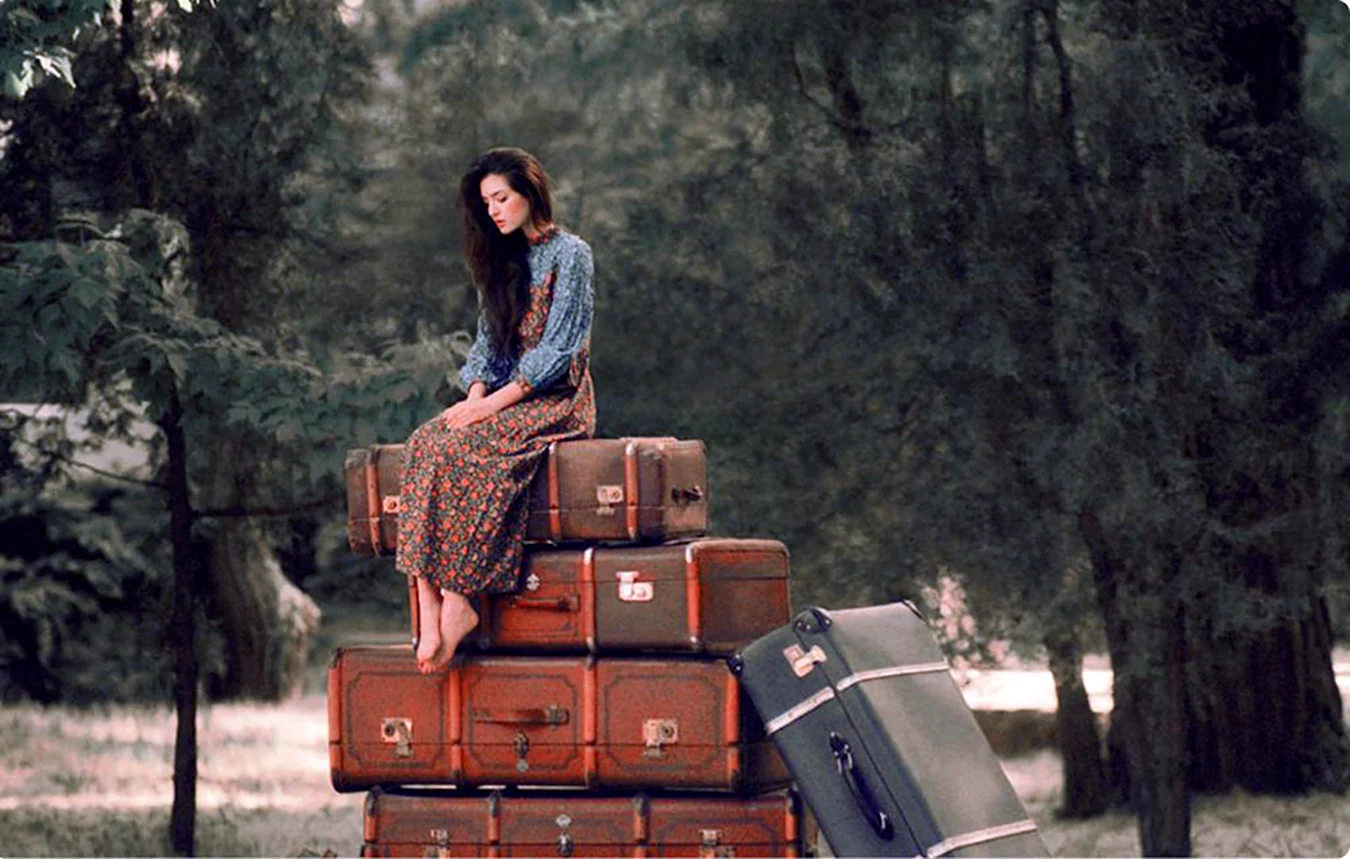 Женщина с чемоданом