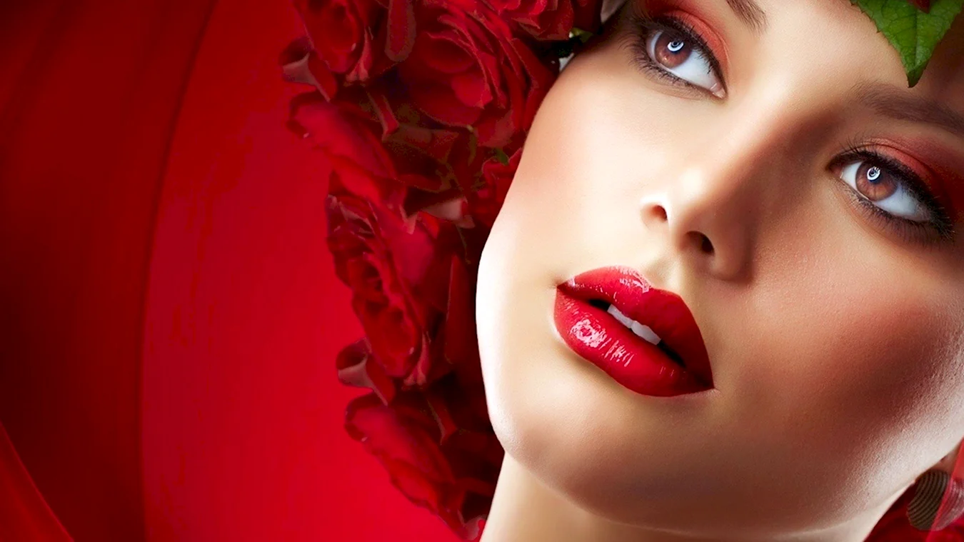 Женщина с красными губами