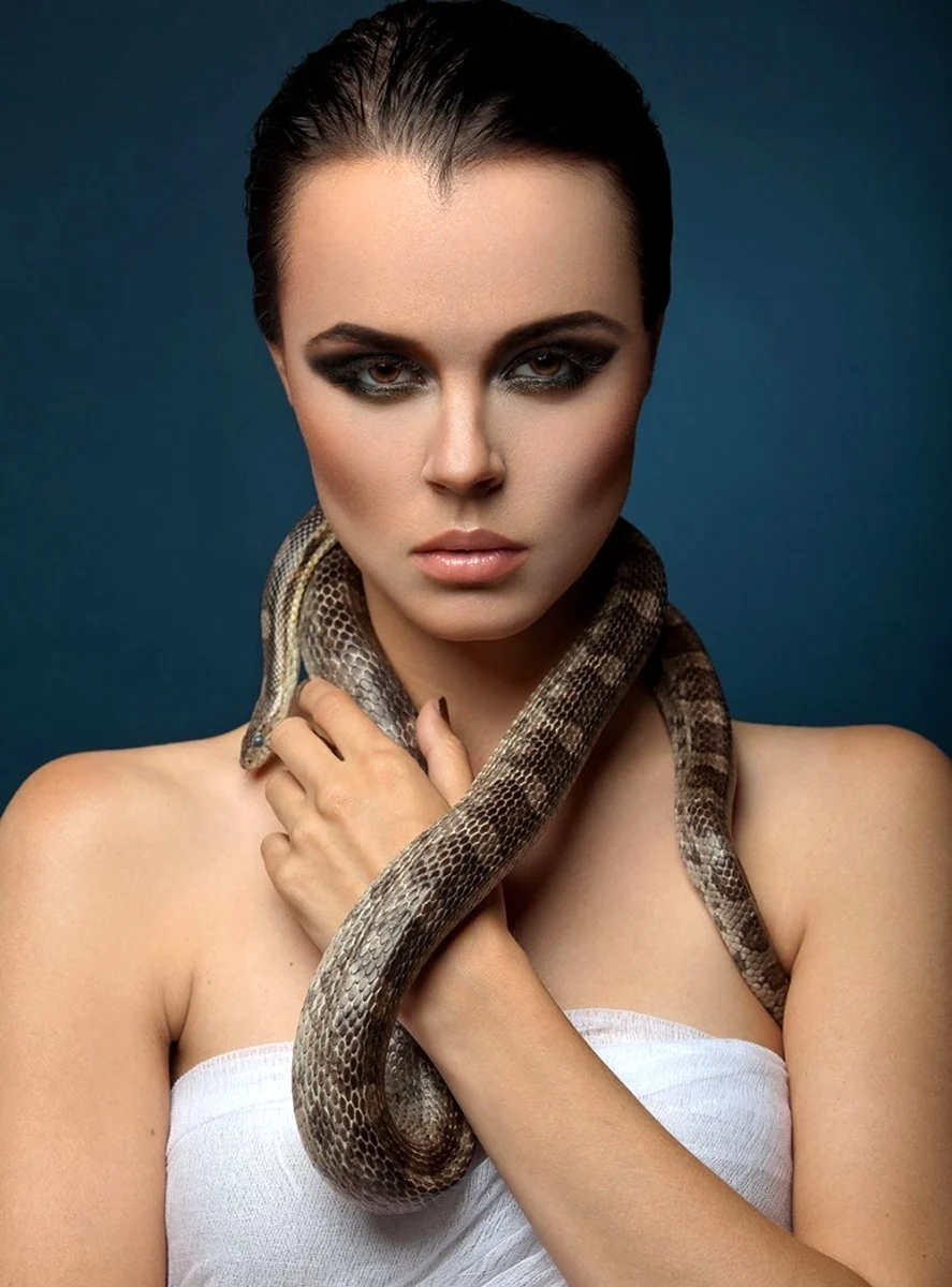 Змеиный макияж